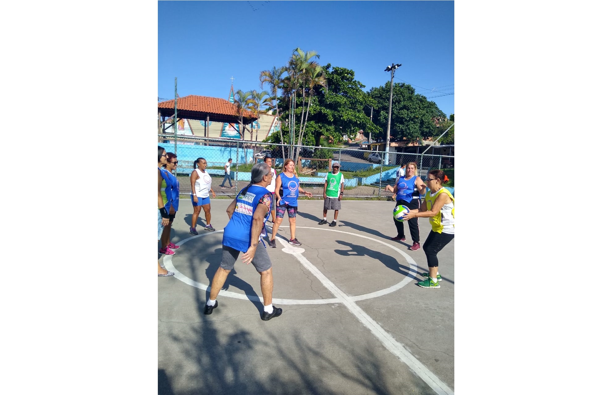 Alongamento, caminhada, ginastica e recreação