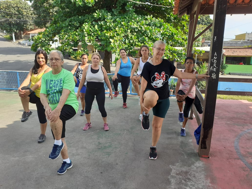 Alongamento, caminhada, ginastica e recreação