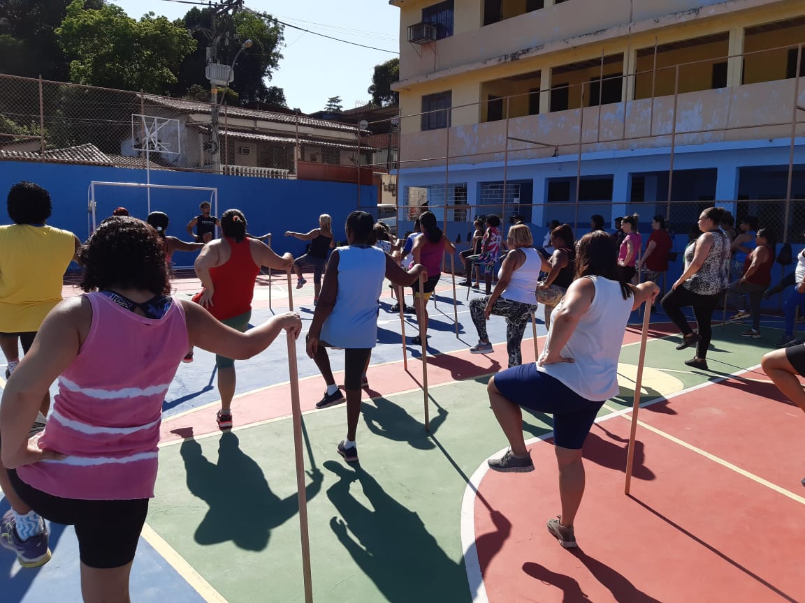 Alongamento, ginastica e circuito funcional